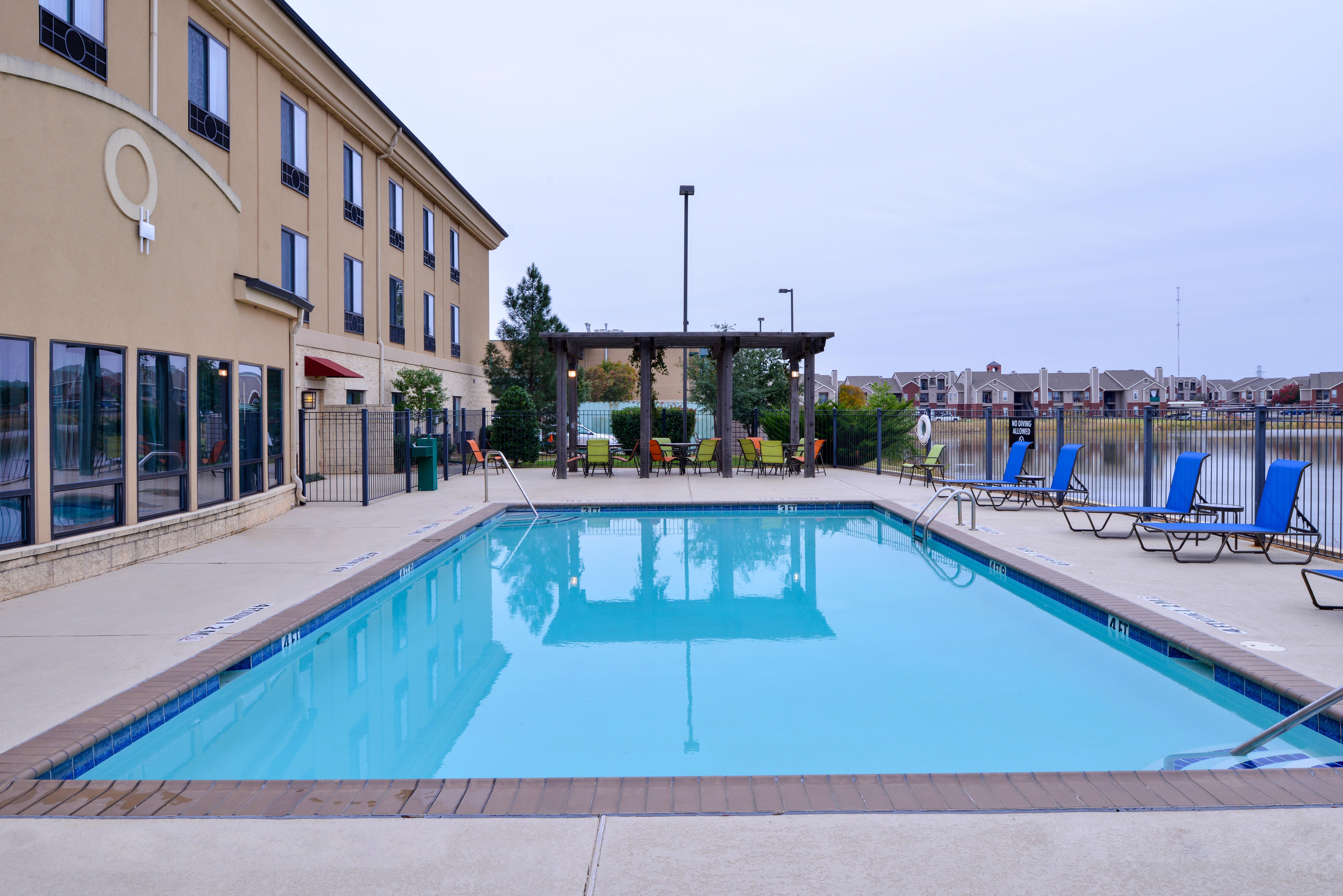 Holiday Inn Express Hotel & Suites Wichita Falls, An Ihg Hotel Екстер'єр фото