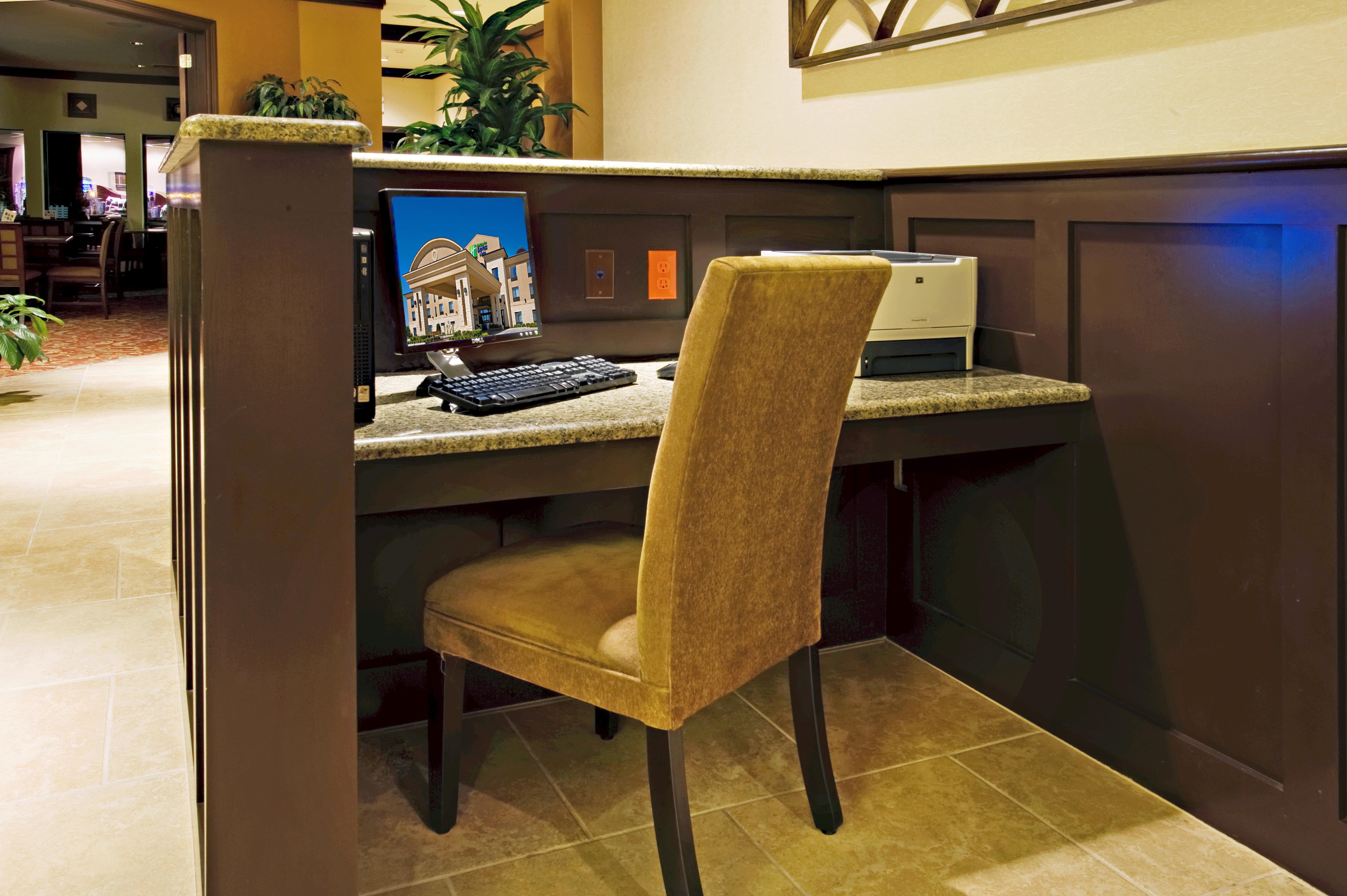 Holiday Inn Express Hotel & Suites Wichita Falls, An Ihg Hotel Екстер'єр фото