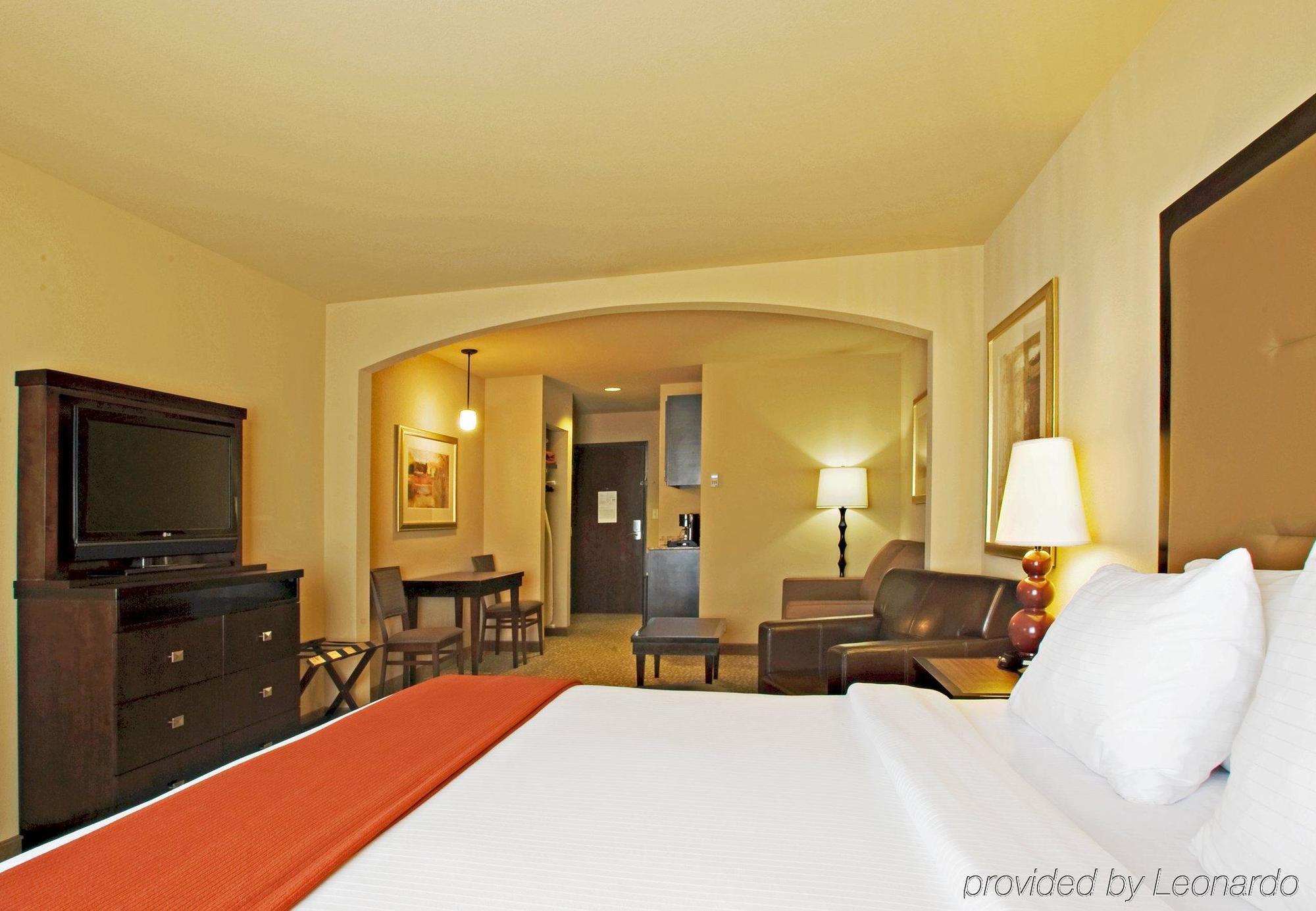 Holiday Inn Express Hotel & Suites Wichita Falls, An Ihg Hotel Екстер'єр фото