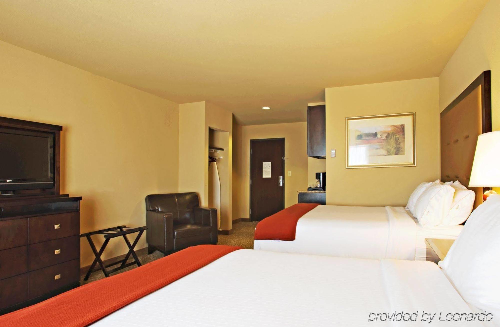 Holiday Inn Express Hotel & Suites Wichita Falls, An Ihg Hotel Екстер'єр фото