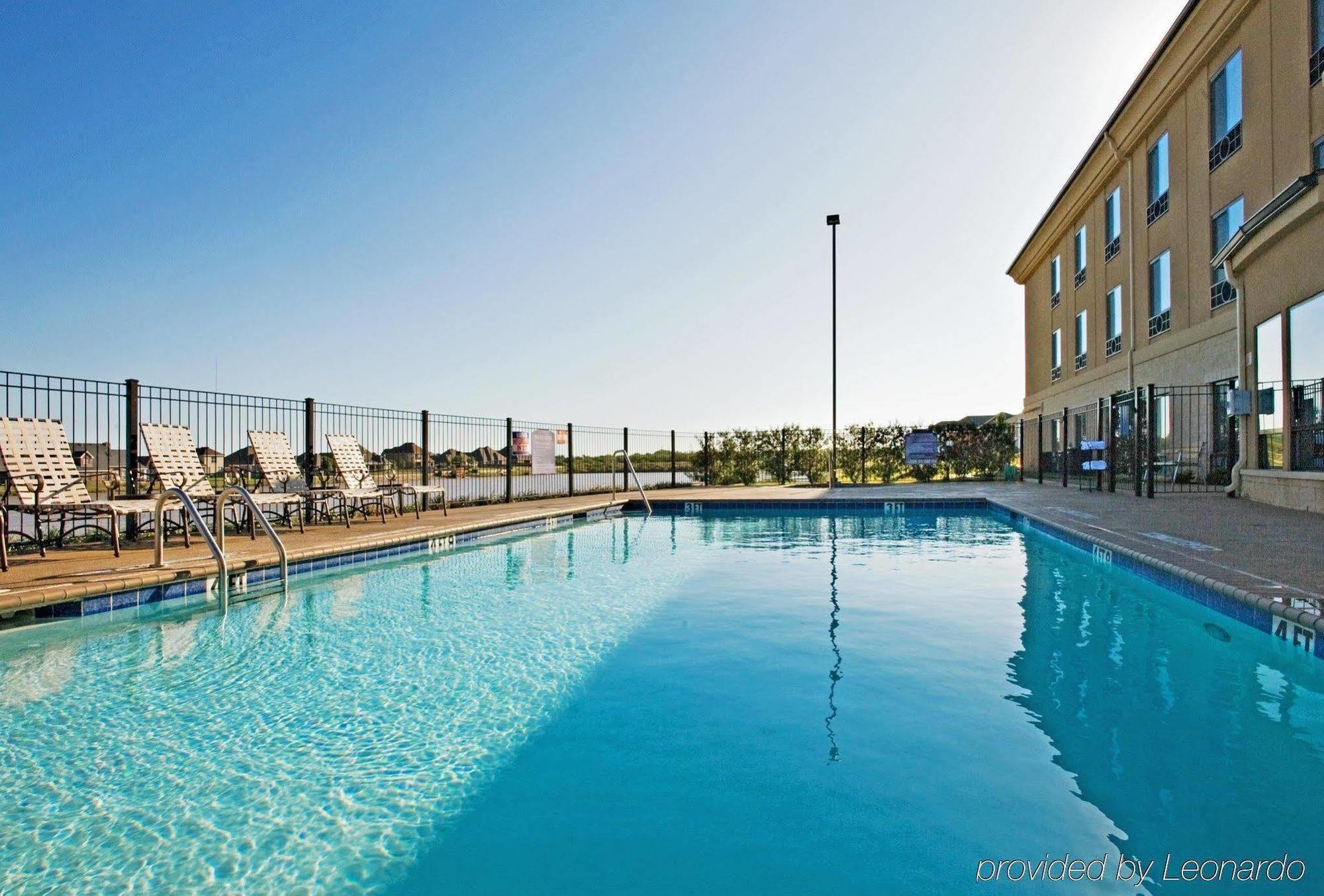 Holiday Inn Express Hotel & Suites Wichita Falls, An Ihg Hotel Екстер'єр фото