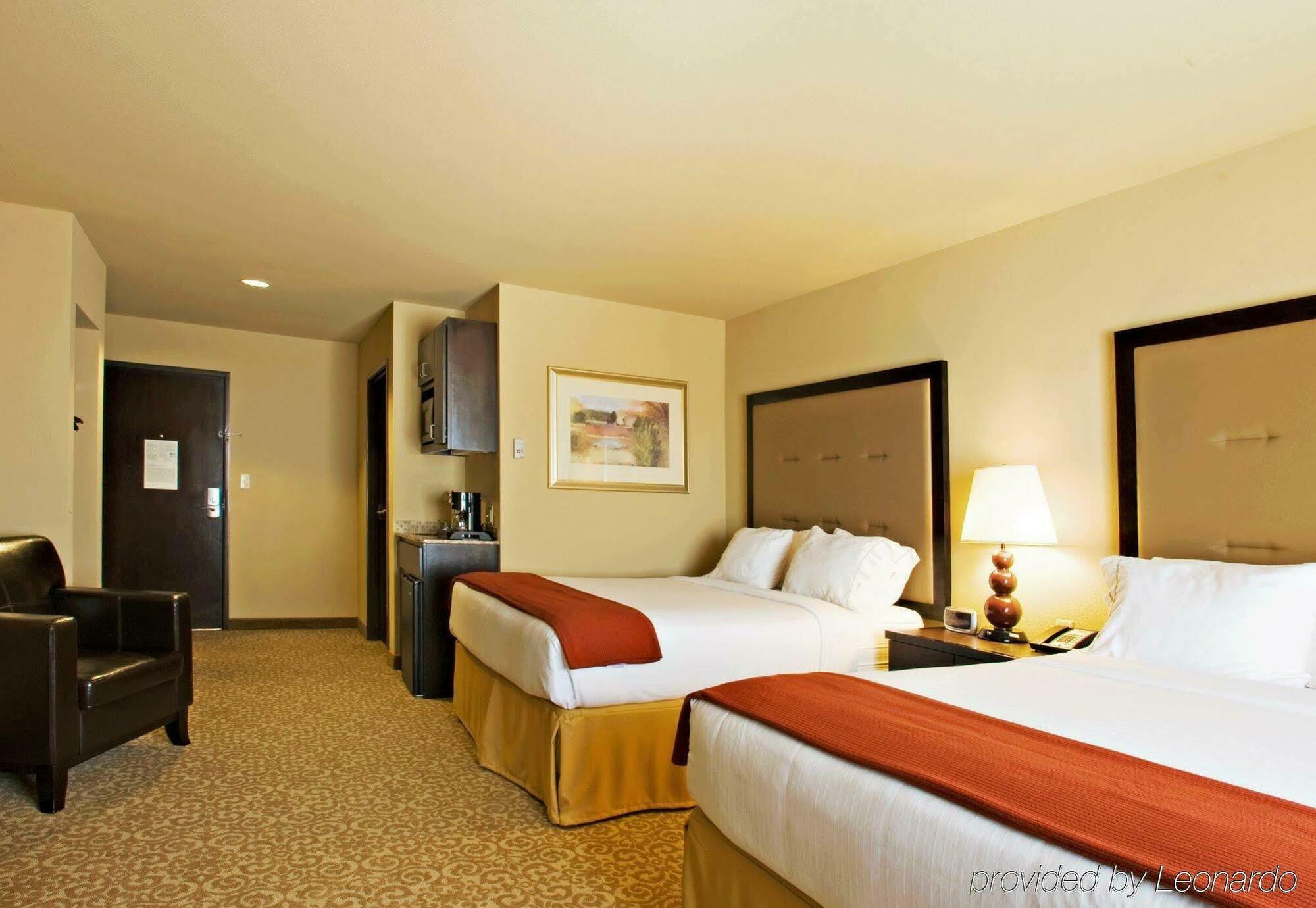 Holiday Inn Express Hotel & Suites Wichita Falls, An Ihg Hotel Екстер'єр фото